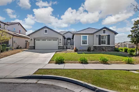 5308 Village Green Ln, Bakersfield, CA 93306