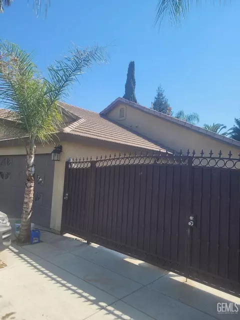 6907 Rush Point Ct, Bakersfield, CA 93313 photo 2