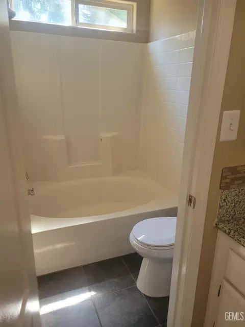 6907 Rush Point Ct, Bakersfield, CA 93313 photo 5