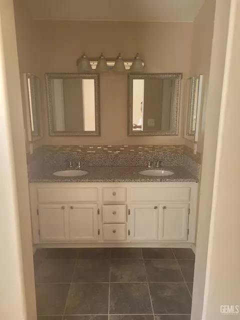 6907 Rush Point Ct, Bakersfield, CA 93313 photo 6
