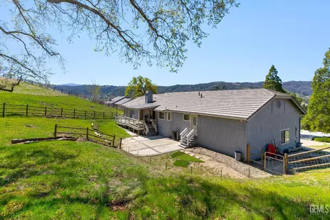 Exterior - 23480 Meadow View Ct, Tehachapi, CA 93561 photo 5 of 8