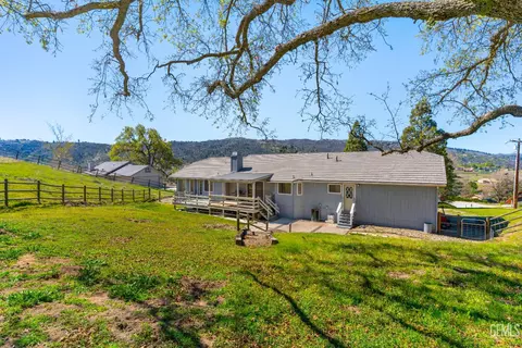 Exterior - 23480 Meadow View Ct, Tehachapi, CA 93561 photo 1 of 8
