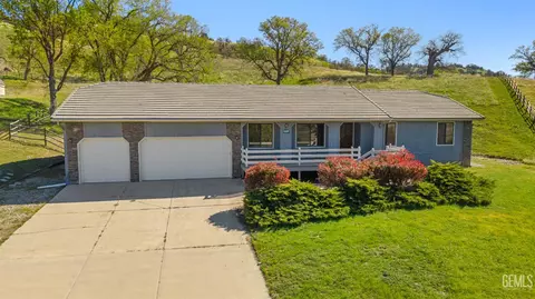 Exterior - 23480 Meadow View Ct, Tehachapi, CA 93561 photo 7 of 8