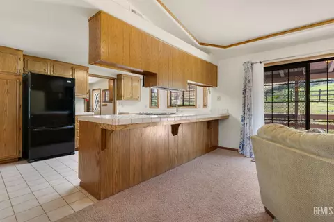 Kitchen - 23480 Meadow View Ct, Tehachapi, CA 93561 photo 4 of 4