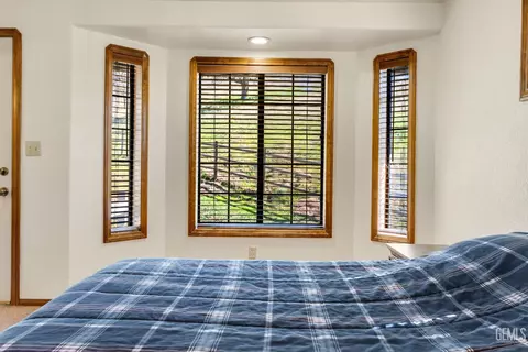 Bedroom - 23480 Meadow View Ct, Tehachapi, CA 93561 photo 2 of 4