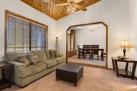 Living - 23480 Meadow View Ct, Tehachapi, CA 93561 photo 4 of 4