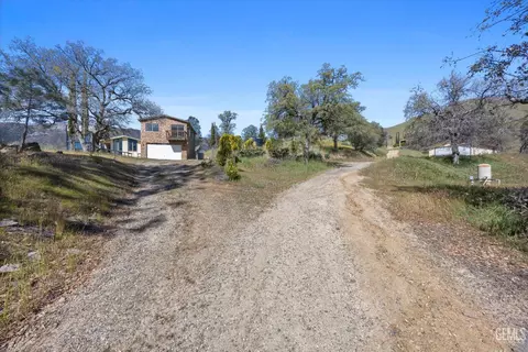 Exterior - 22560 Indian Oak Loop, Caliente, CA 93518 photo 3 of 11