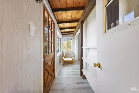 Entry Way - 22560 Indian Oak Loop, Caliente, CA 93518 photo 4 of 6