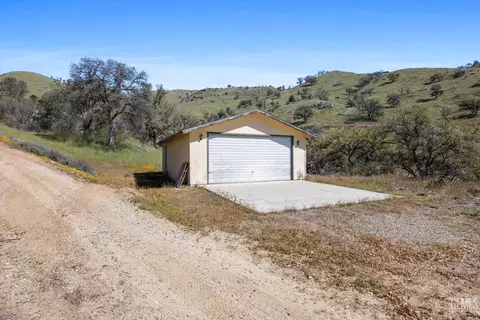 Exterior - 22560 Indian Oak Loop, Caliente, CA 93518 photo 4 of 11