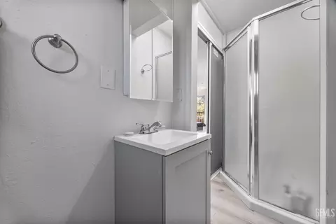 Bath - 22560 Indian Oak Loop, Caliente, CA 93518 photo 4 of 4