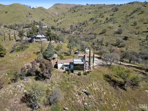 View/Area - 22560 Indian Oak Loop, Caliente, CA 93518 photo 6 of 10