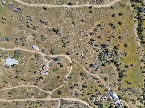 View/Area - 22560 Indian Oak Loop, Caliente, CA 93518 photo 8 of 10