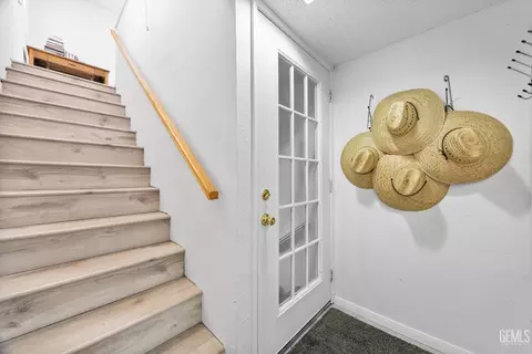 Entry Way - 22560 Indian Oak Loop, Caliente, CA 93518 photo 5 of 6