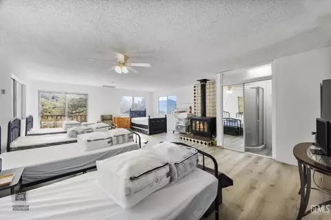 Bedroom - 22560 Indian Oak Loop, Caliente, CA 93518 photo 6 of 6