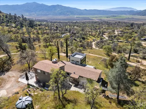 View/Area - 22560 Indian Oak Loop, Caliente, CA 93518 photo 5 of 10