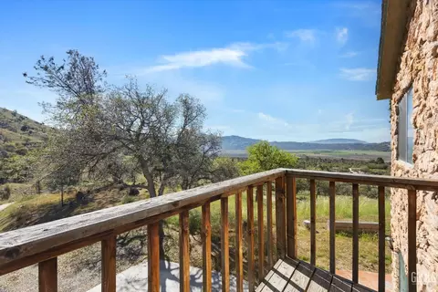 Exterior - 22560 Indian Oak Loop, Caliente, CA 93518 photo 7 of 11