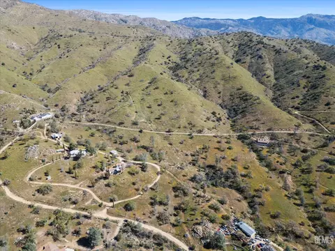 View/Area - 22560 Indian Oak Loop, Caliente, CA 93518 photo 9 of 10