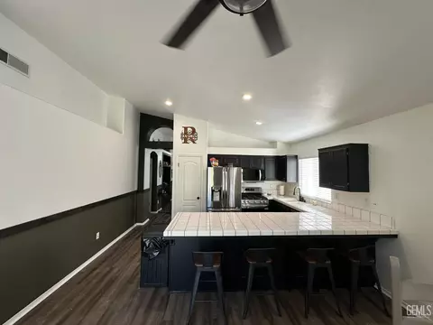 Kitchen - 8806 Rollingbay Dr, Bakersfield, CA 93312 photo 2 of 4