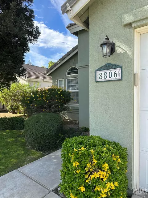 Exterior - 8806 Rollingbay Dr, Bakersfield, CA 93312 photo 2 of 8