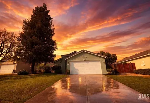 8806 Rollingbay Dr, Bakersfield, CA 93312