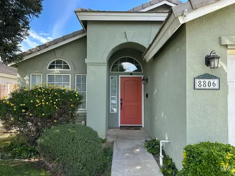 Exterior - 8806 Rollingbay Dr, Bakersfield, CA 93312 photo 3 of 8