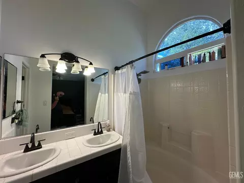 Bath - 8806 Rollingbay Dr, Bakersfield, CA 93312 photo 1 of 2