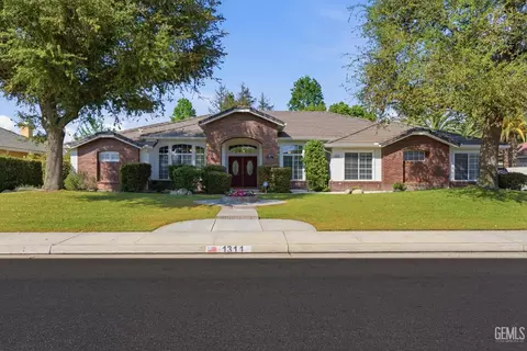 1311 Dunaire Dr, Bakersfield, CA 93312