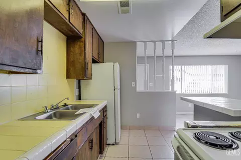 Kitchen - 3840 White Ln, Bakersfield, CA 93309 photo 4 of 6