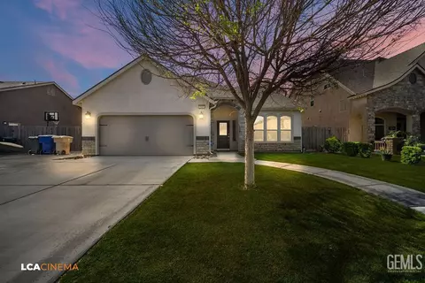 5401 Twinkle Ln, Bakersfield, CA 93313