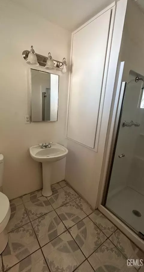 Bath - 344 Atkinson, Shafter, CA 93263 photo 2 of 2