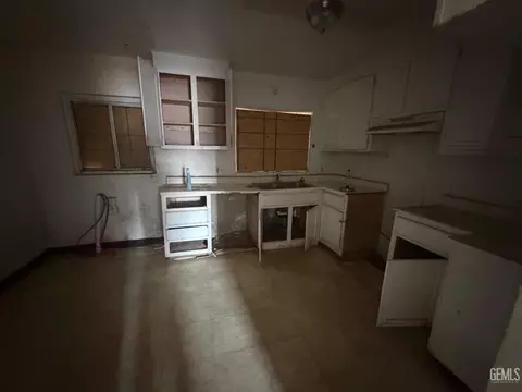 211 E Harding Ave, Bakersfield, CA 93308 photo 6