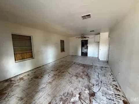 211 E Harding Ave, Bakersfield, CA 93308 photo 2