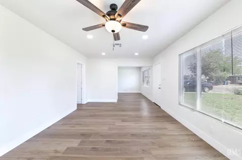 Living - 4103 Gordon St, Bakersfield, CA 93307 photo 4 of 5