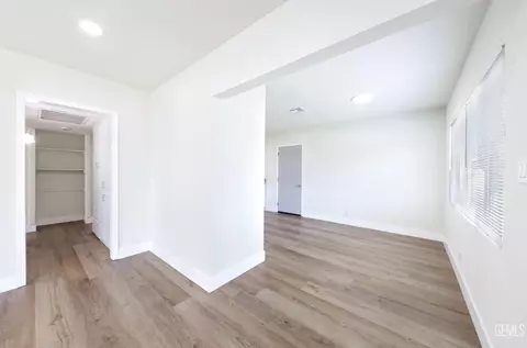 Entry Way - 4103 Gordon St, Bakersfield, CA 93307 photo 1 of 2