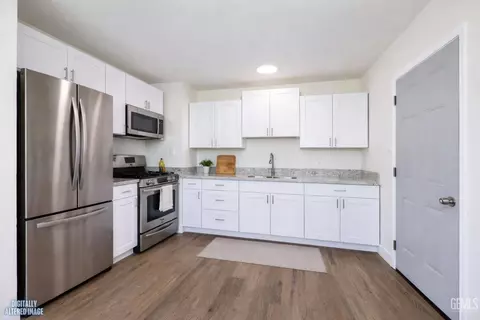 Kitchen - 4103 Gordon St, Bakersfield, CA 93307 photo 1 of 2
