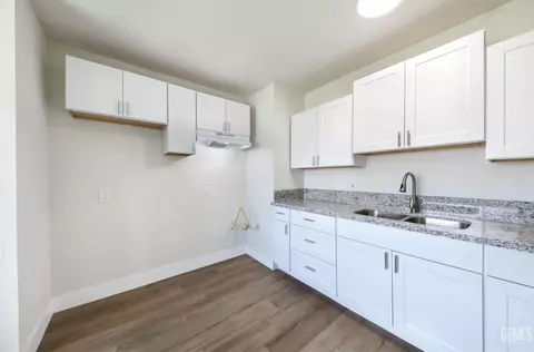 Kitchen - 4103 Gordon St, Bakersfield, CA 93307 photo 2 of 2
