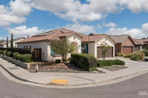 9500 Laurelwood Ct, Shafter, CA 93263