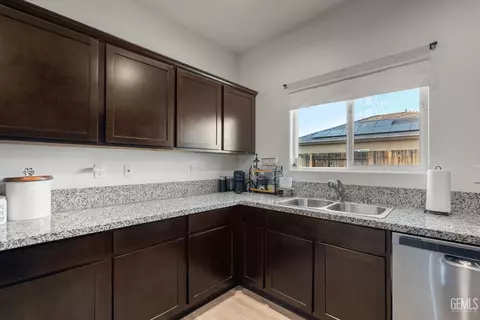 Kitchen - 3702 Balvicar Dr, Bakersfield, CA 93306 photo 3 of 3
