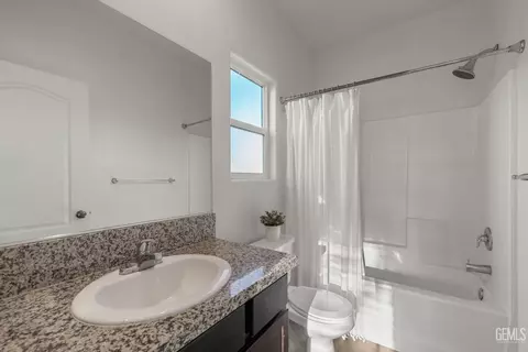Bath - 3702 Balvicar Dr, Bakersfield, CA 93306 photo 1 of 3