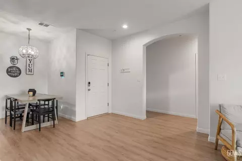 Entry Way - 3702 Balvicar Dr, Bakersfield, CA 93306 photo 2 of 7