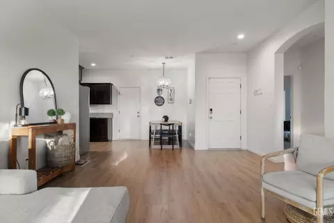Entry Way - 3702 Balvicar Dr, Bakersfield, CA 93306 photo 4 of 7