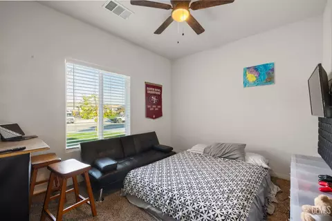 Bedroom - 3702 Balvicar Dr, Bakersfield, CA 93306 photo 4 of 7