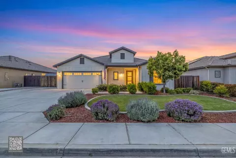 15 Claudia Autumn Dr, Bakersfield, CA 93314