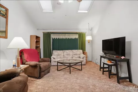 Living - 209 E Warren St, Taft, CA 93268 photo 1 of 2