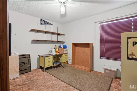 Bedroom - 209 E Warren St, Taft, CA 93268 photo 3 of 5