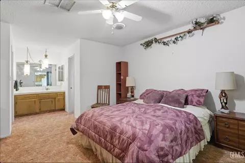 Bedroom - 209 E Warren St, Taft, CA 93268 photo 4 of 5