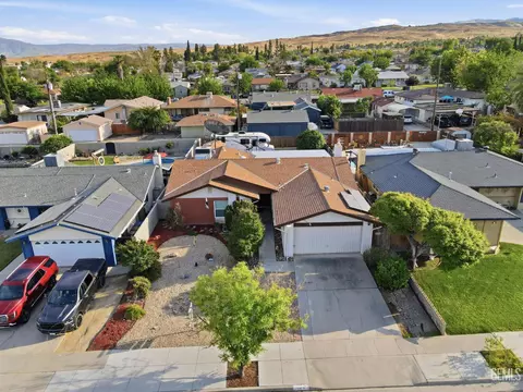 View/Area - 209 E Warren St, Taft, CA 93268 photo 3 of 6