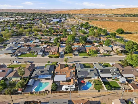View/Area - 209 E Warren St, Taft, CA 93268 photo 6 of 6