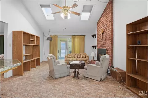Living - 209 E Warren St, Taft, CA 93268 photo 2 of 2