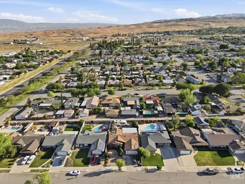 View/Area - 209 E Warren St, Taft, CA 93268 photo 5 of 6